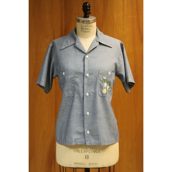 Vintage 70s 》Chambray Embroidered Floral Blouse - Picture 4 of 5